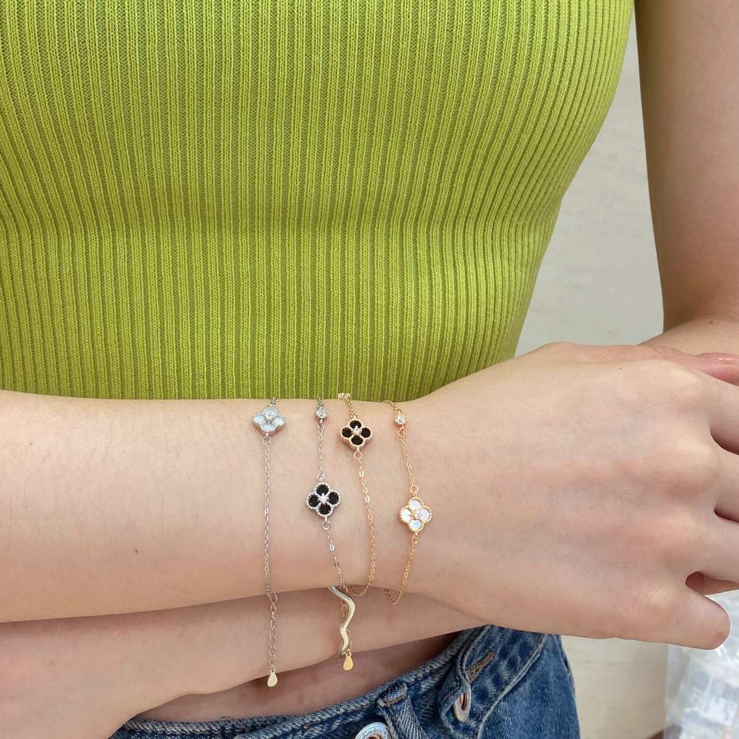 [Regalia Jewelry]Delicate Four Leaf Clover Bracelet