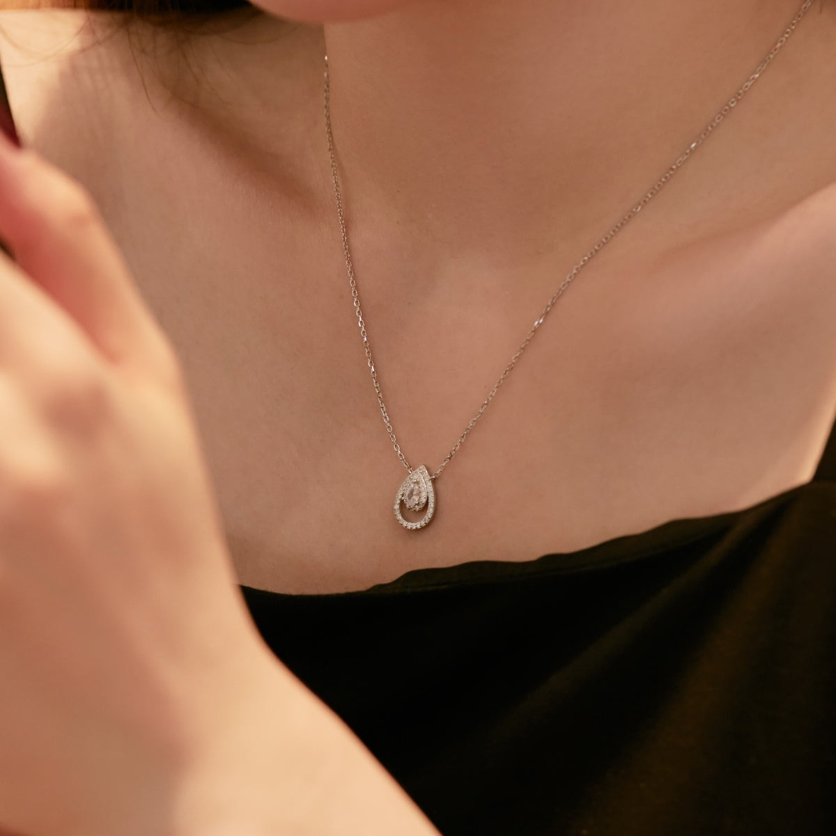 [Regalia Jewelry]Sparkling Pear Cut Necklace