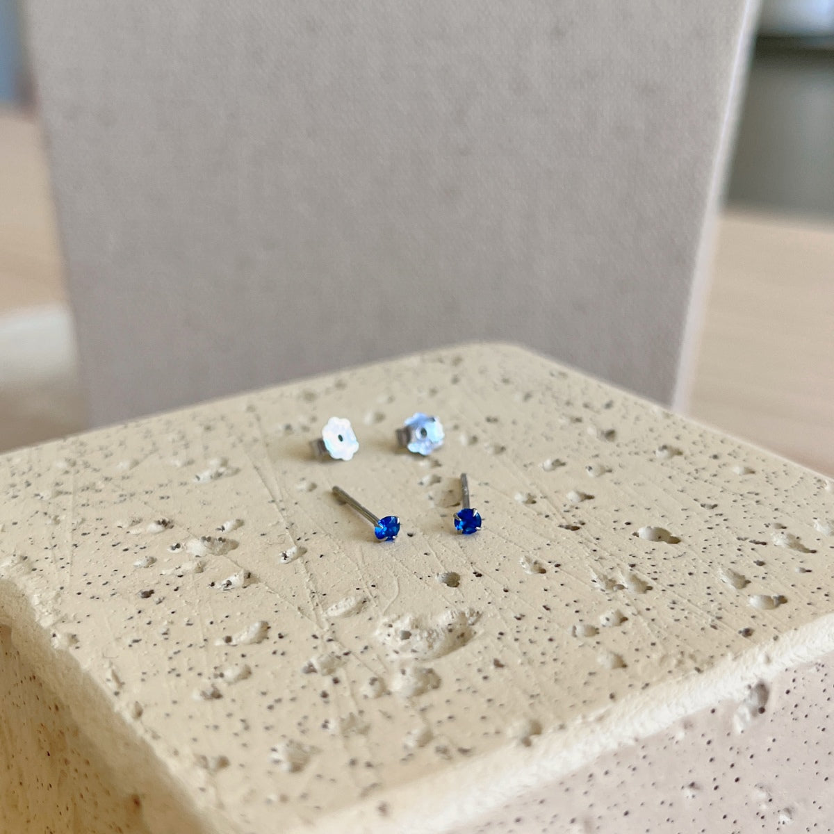 [Regalia Jewelry]Delicate Solitaire Earrings
