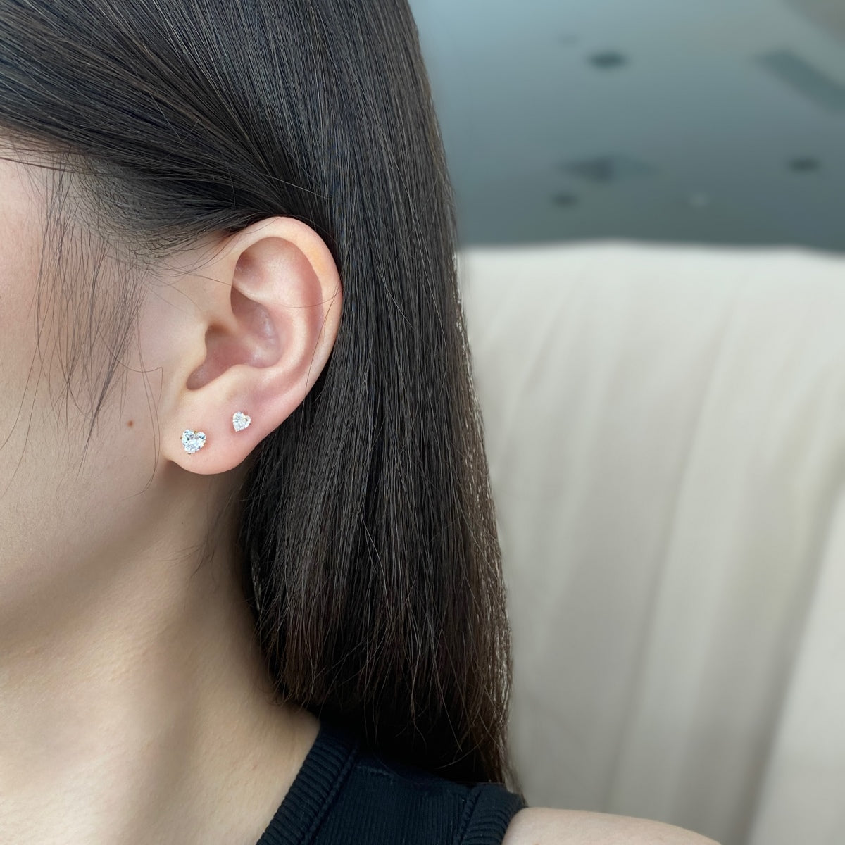 [Regalia Jewelry]Sparkling Heart Shaped Simple Earrings