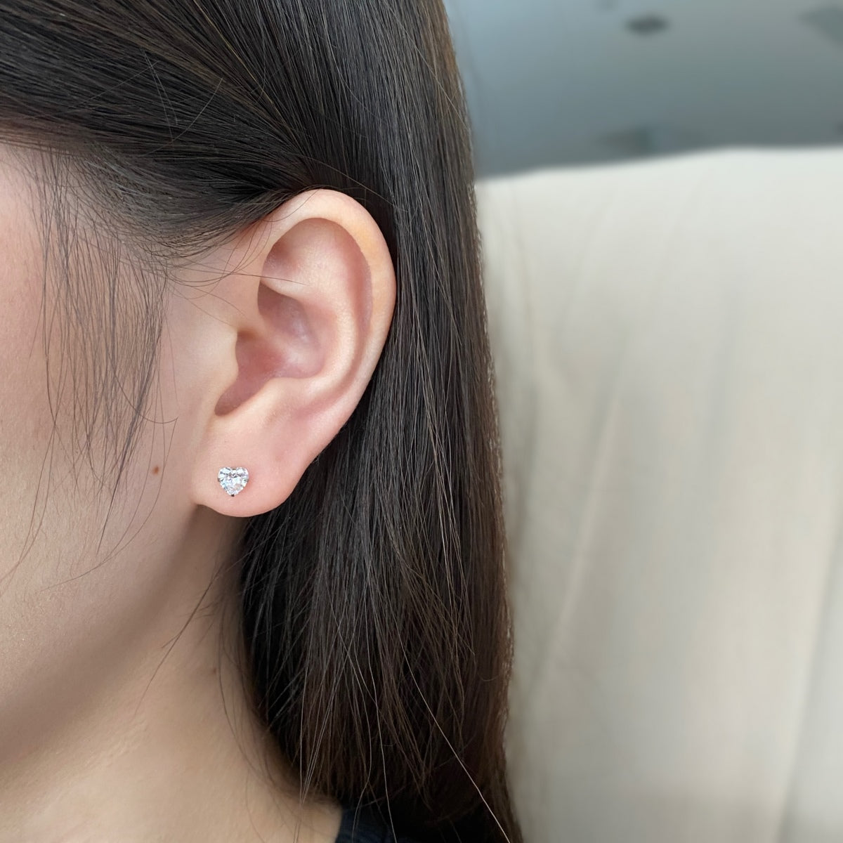 [Regalia Jewelry]Sparkling Heart Shaped Simple Earrings