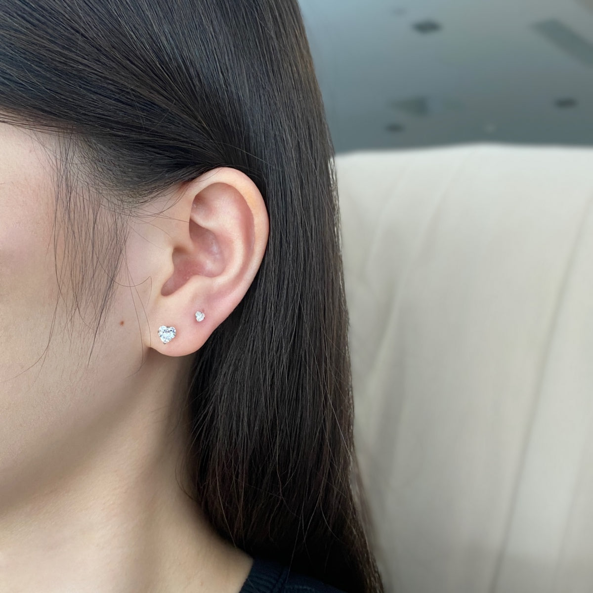 [Regalia Jewelry]Sparkling Heart Shaped Simple Earrings