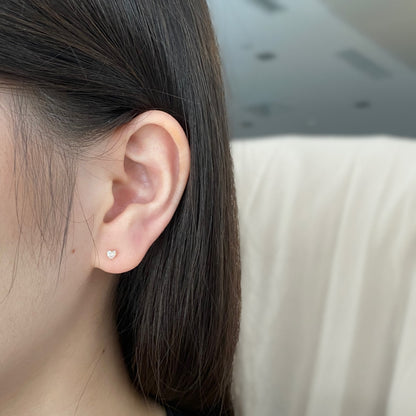 [Regalia Jewelry]Sparkling Heart Shaped Simple Earrings