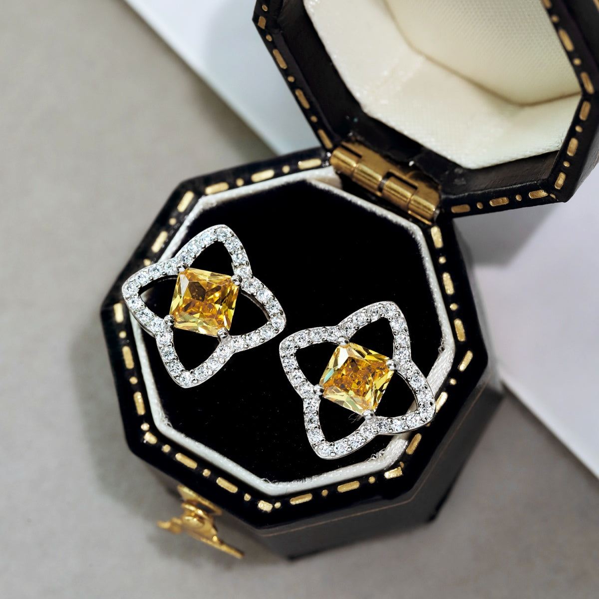 [Regalia Jewelry]Elegant Star Shape Princess Cut Daily Earrings