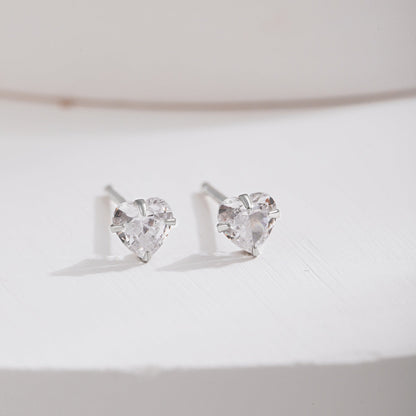 [Regalia Jewelry]Sparkling Heart Shaped Simple Earrings