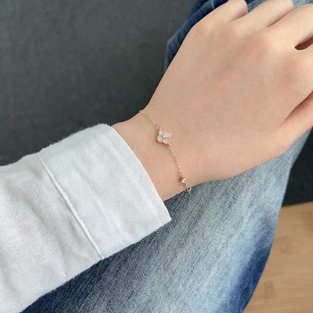 [Regalia Jewelry]Delicate Four Leaf Clover Bracelet
