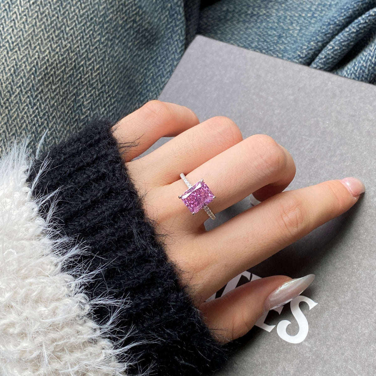 [Regalia Jewelry]4.0 Carat Luxurious Engagement Ring
