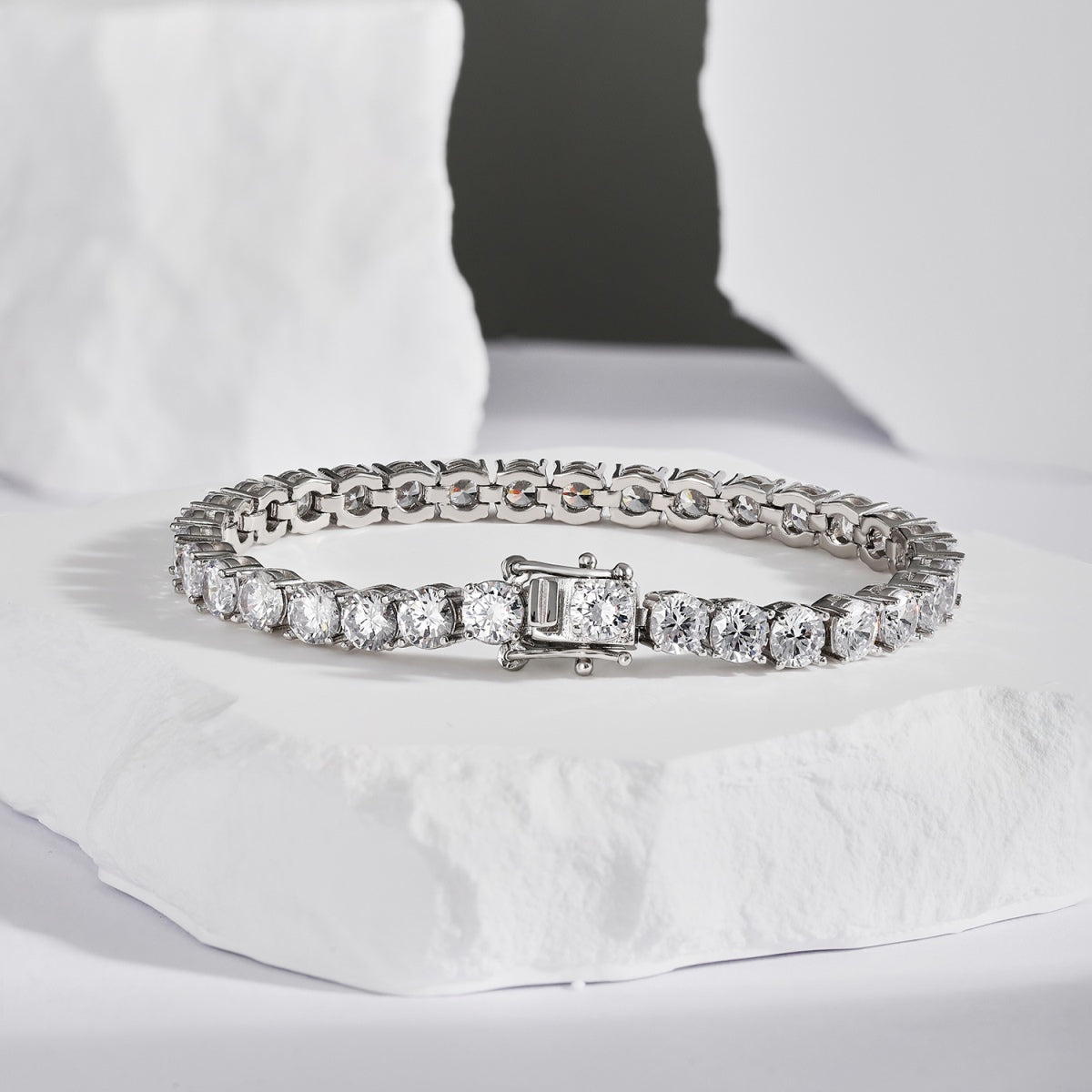 [Regalia Jewelry]Ornate Sparkling Round Cut Wedding Bracelet