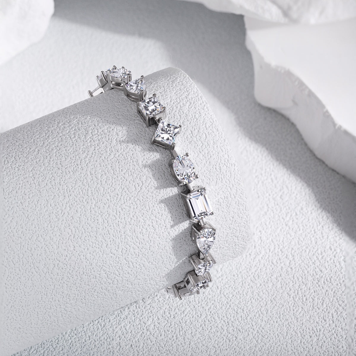 [Regalia Jewelry]Unique Exquisite Multi Cut Daily Bracelet