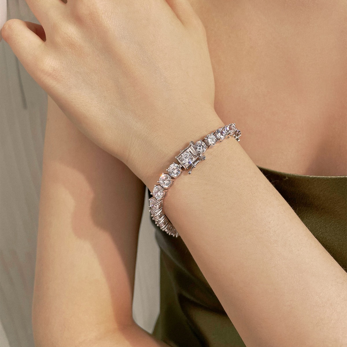 [Regalia Jewelry]0.75 Carat Dazzling Round Cut Wedding Bracelet