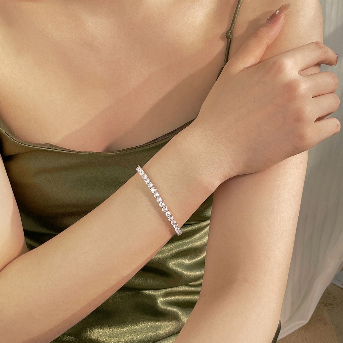 [Regalia Jewelry]Luxurious Ornate Round Cut Tennis Bracelet
