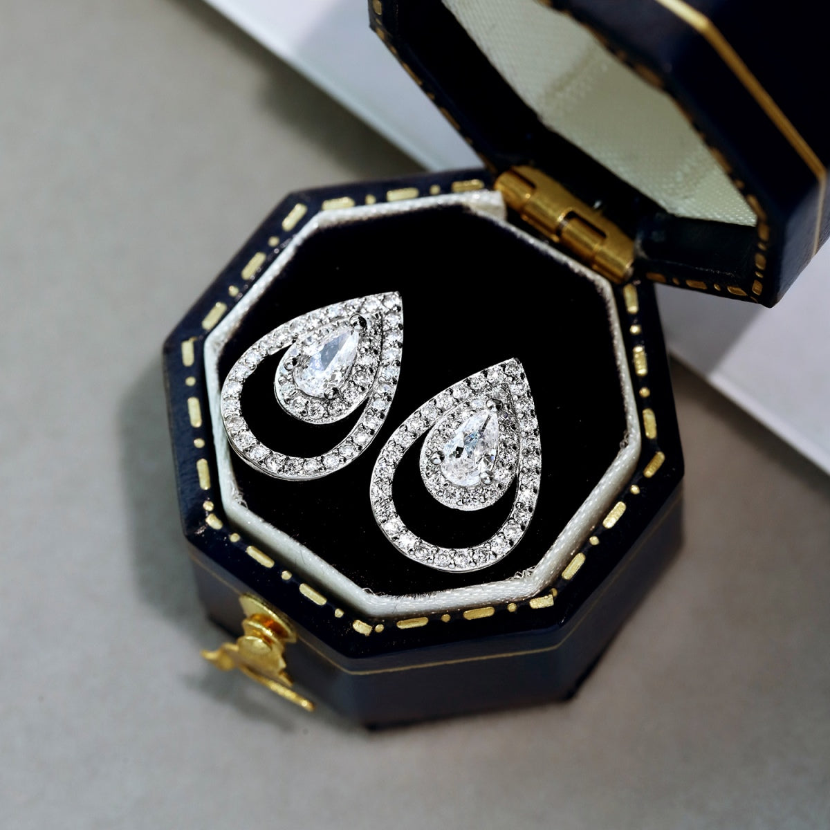 [Regalia Jewelry]Sparkling Delicate Water Drop Shape Daily Earrings