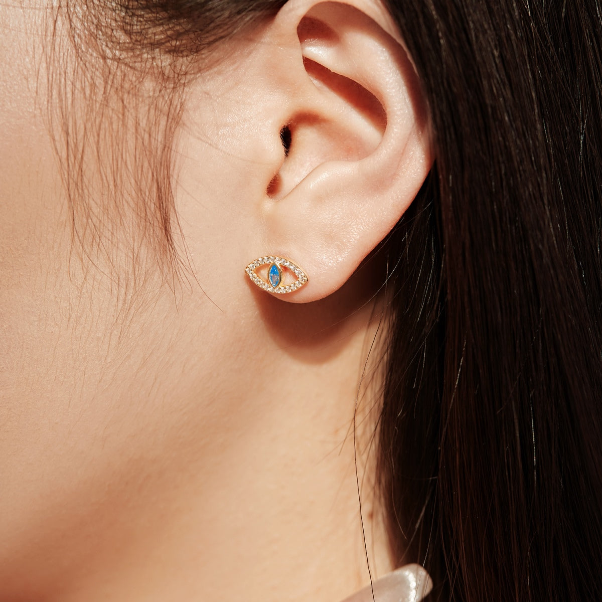 [Regalia Jewelry]Blue Devil Eyes Hollow Stud Earrings
