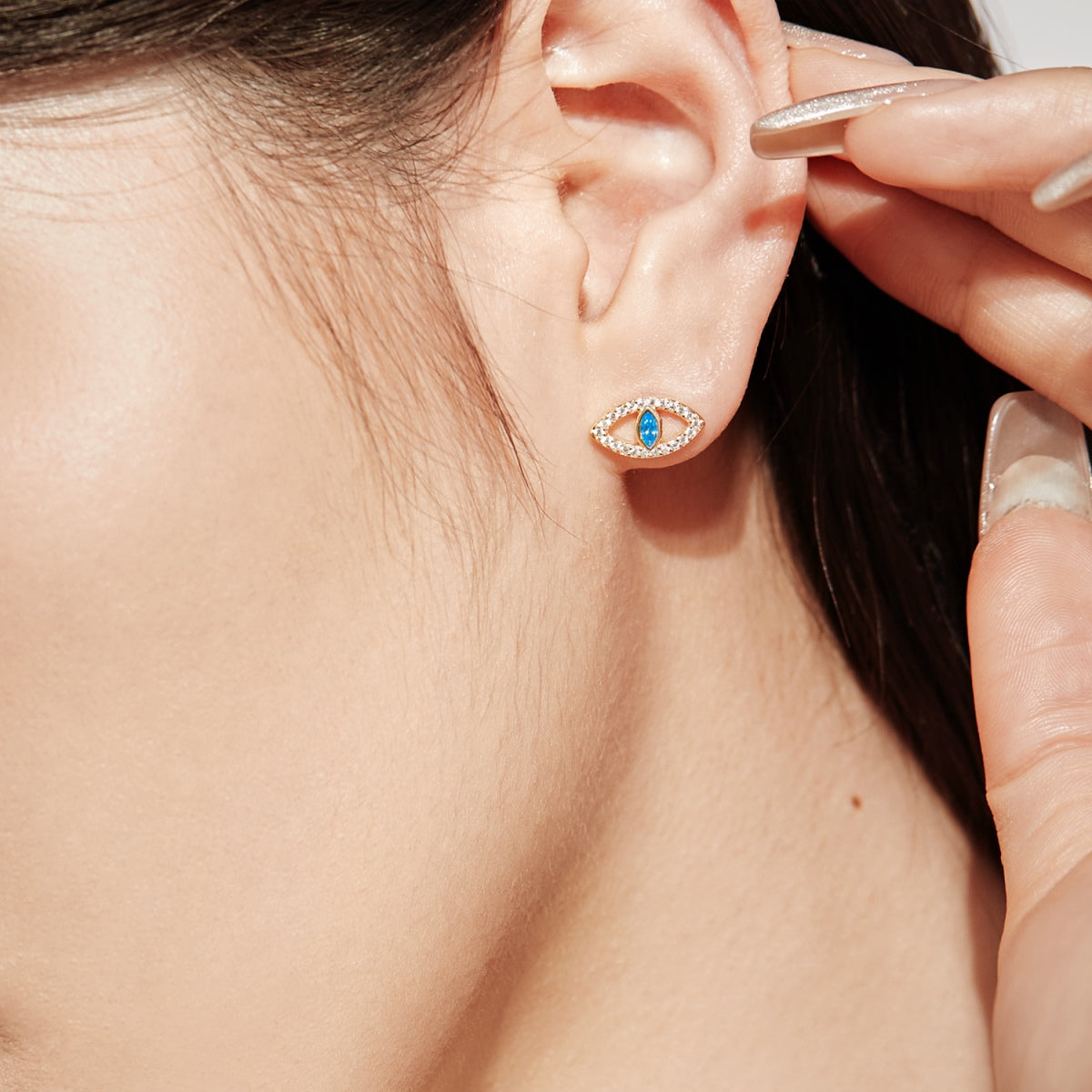 [Regalia Jewelry]Blue Devil Eyes Hollow Stud Earrings