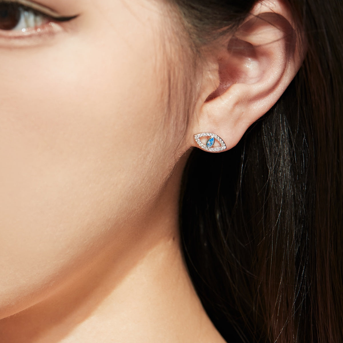 [Regalia Jewelry]Blue Devil Eyes Hollow Stud Earrings
