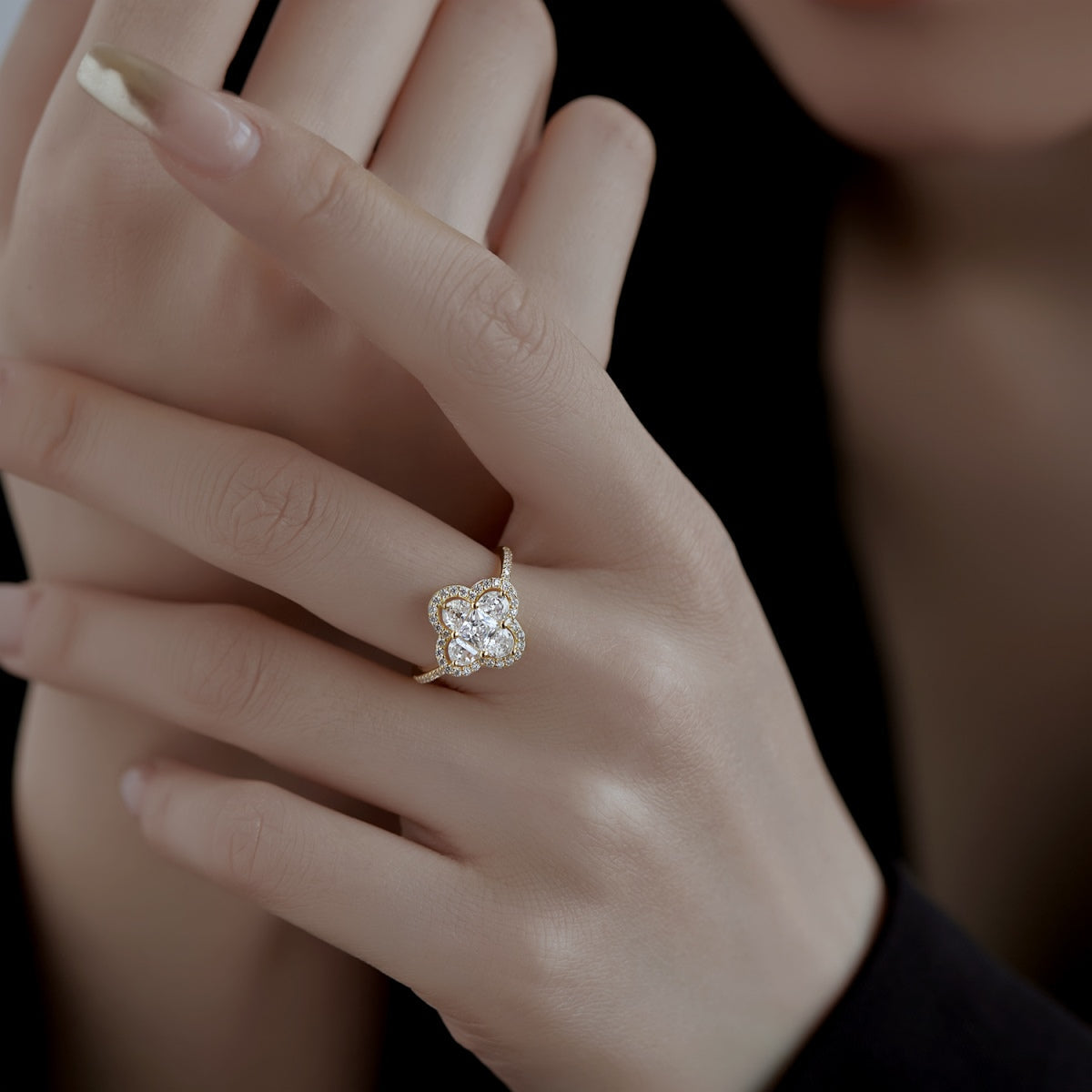 [Regalia Jewelry]Luxurious Eternity Flower Shape Banquet Ring