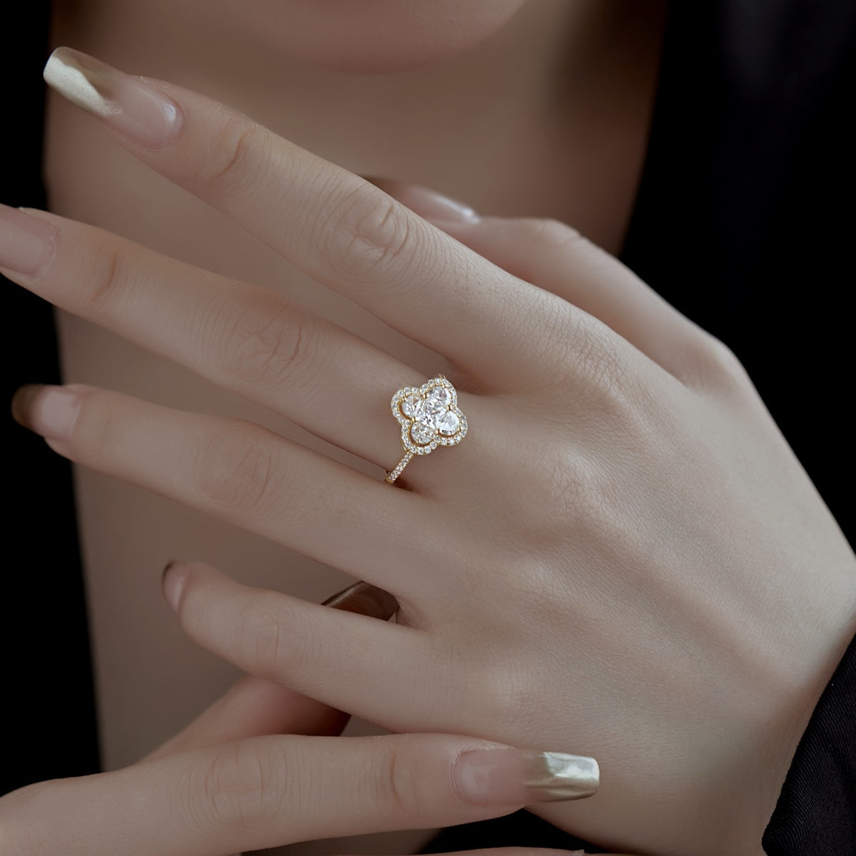 [Regalia Jewelry]Luxurious Eternity Flower Shape Banquet Ring