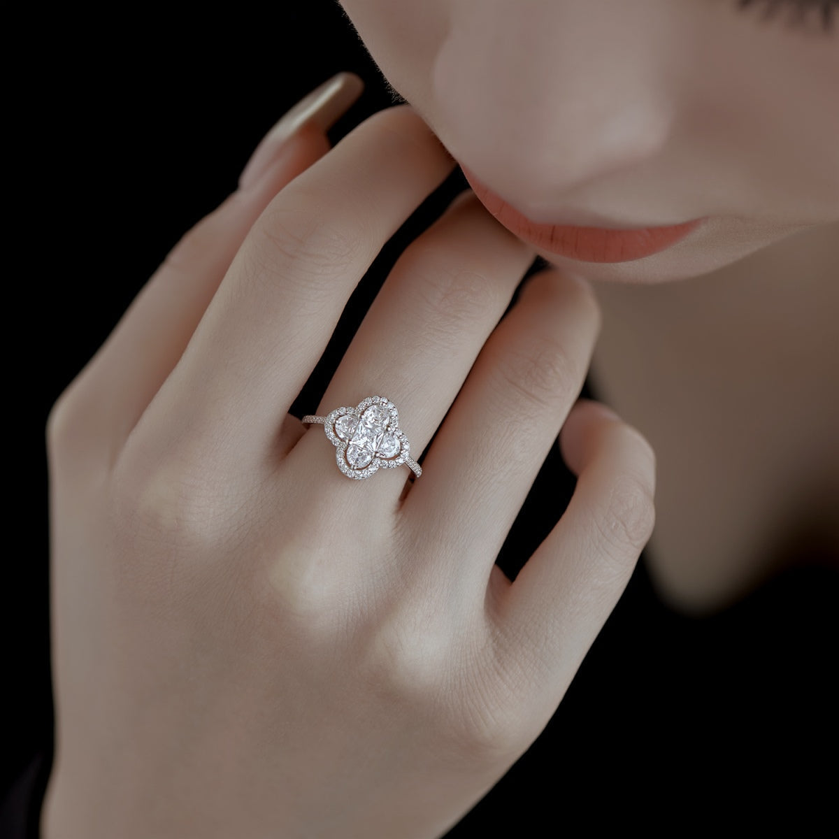 [Regalia Jewelry]Luxurious Eternity Flower Shape Banquet Ring