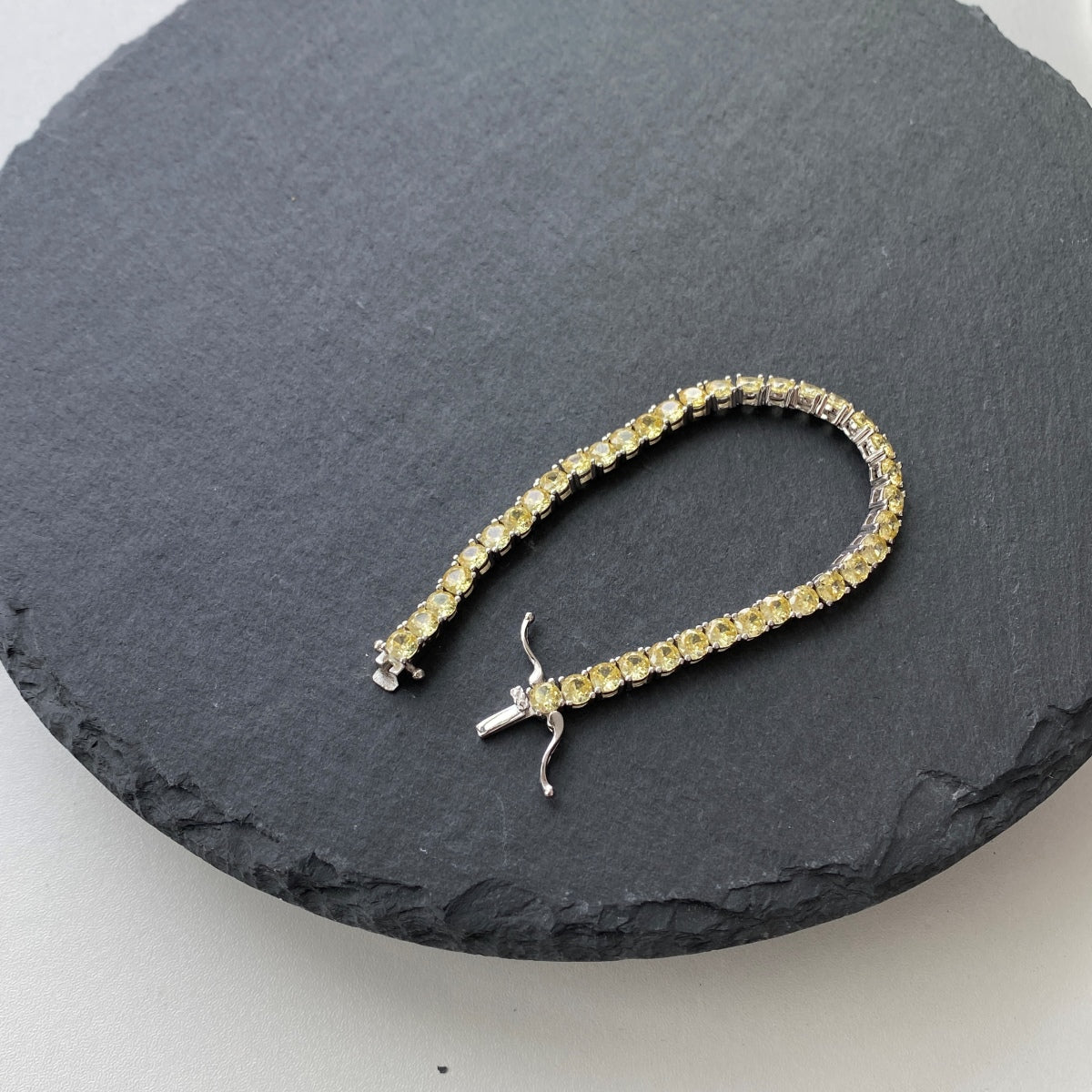 [Regalia Jewelry]Ornate Dazzling Round Cut Tennis Bracelet
