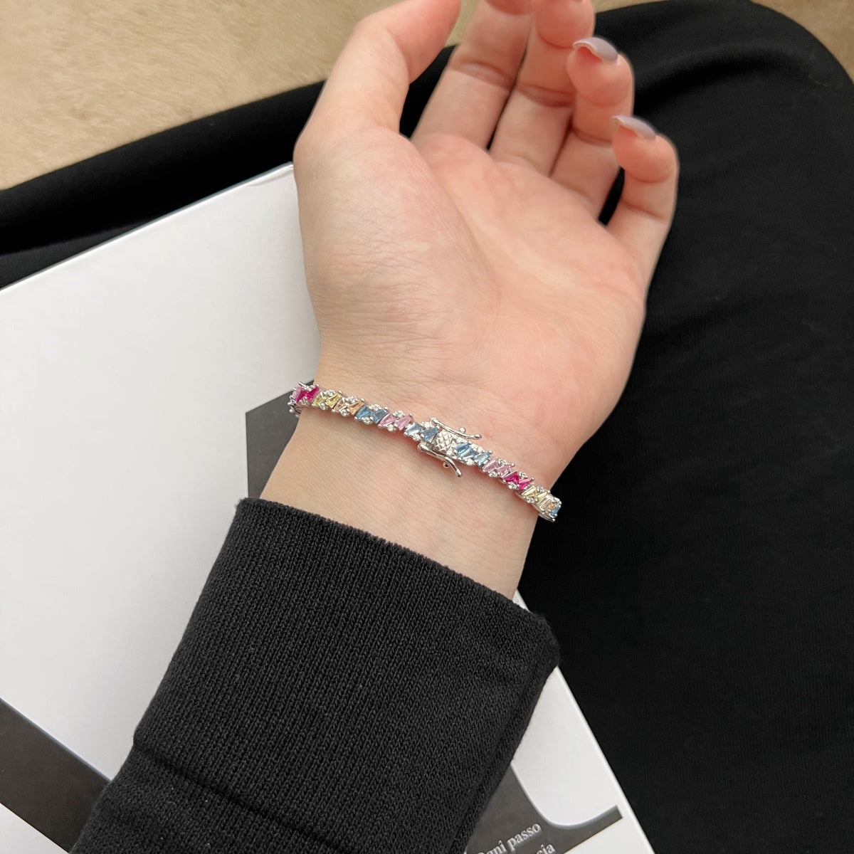 [Regalia Jewelry]Ornate Sparkling Multi Cut Party Bracelet