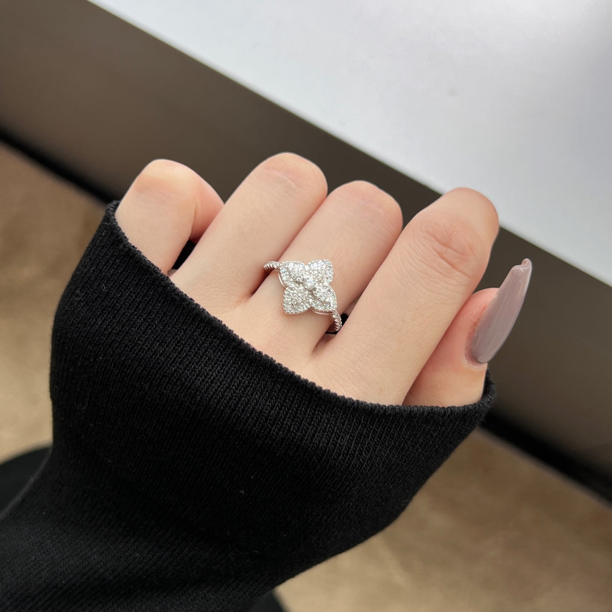 [Regalia Jewelry]Luxurious Colorful Flower Shape Banquet Ring