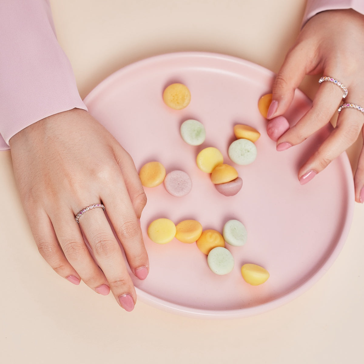 [Regalia Jewelry]Radiant Sparkling Round Cut Daily Ring