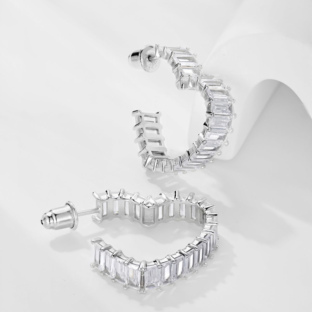 [Regalia Jewelry]Radiant Heart Cutout Earrings