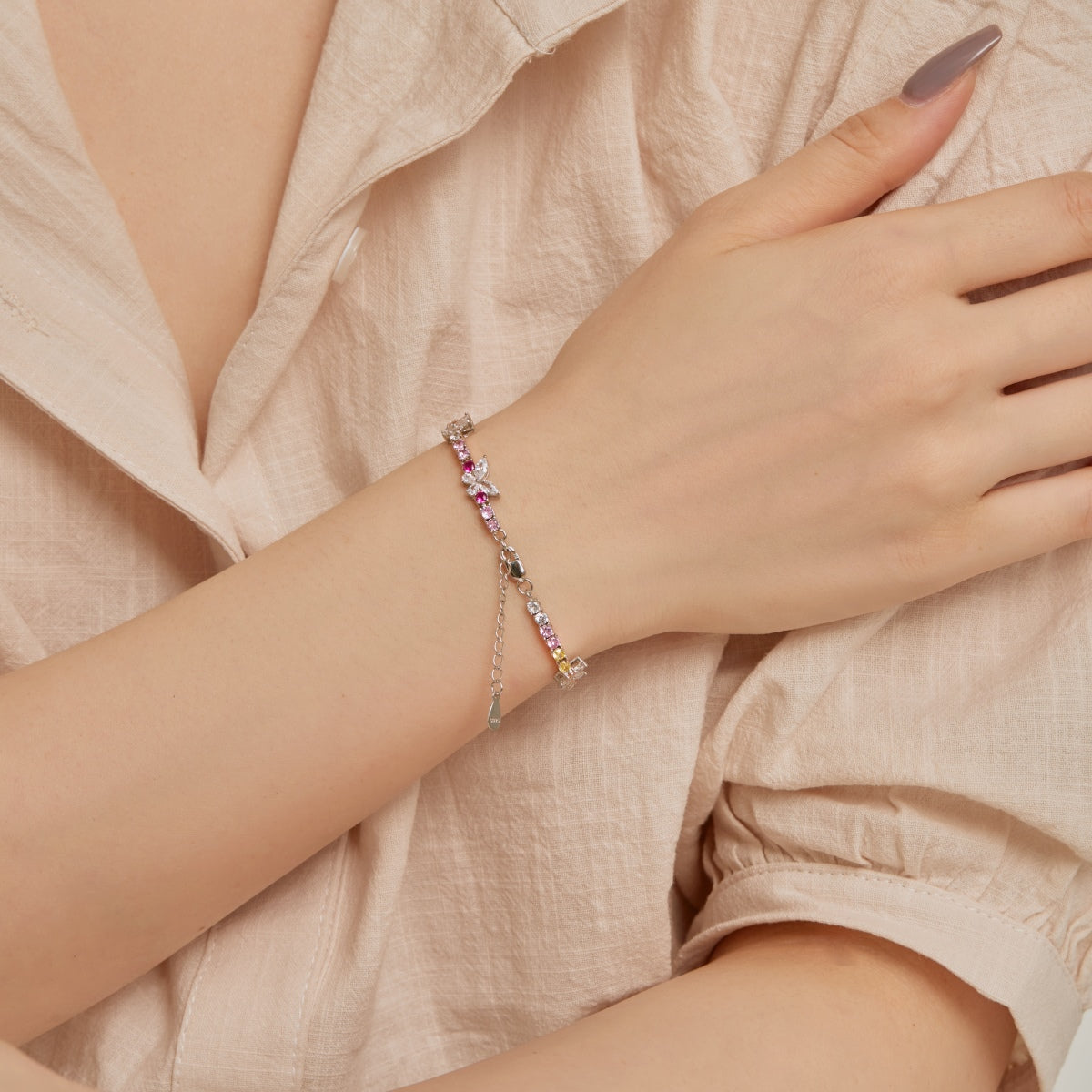 [Regalia Jewelry]Ornate Colorful Butterfly Shape Round Cut Daily Bracelet