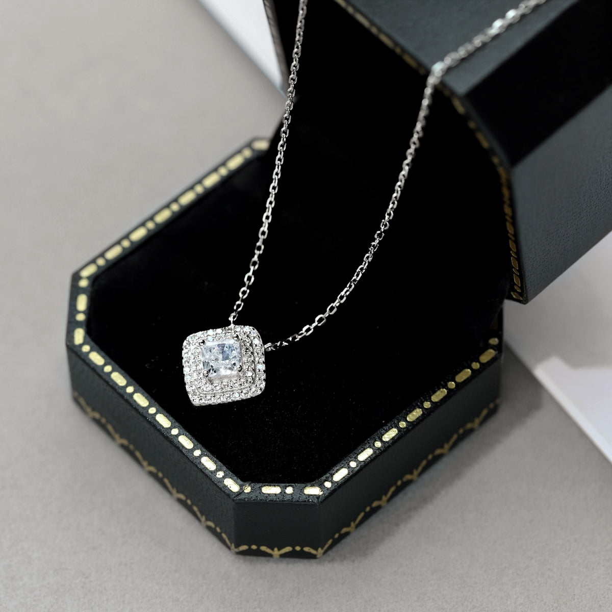 [Regalia Jewelry]Sparkling Asscher Cut Necklace