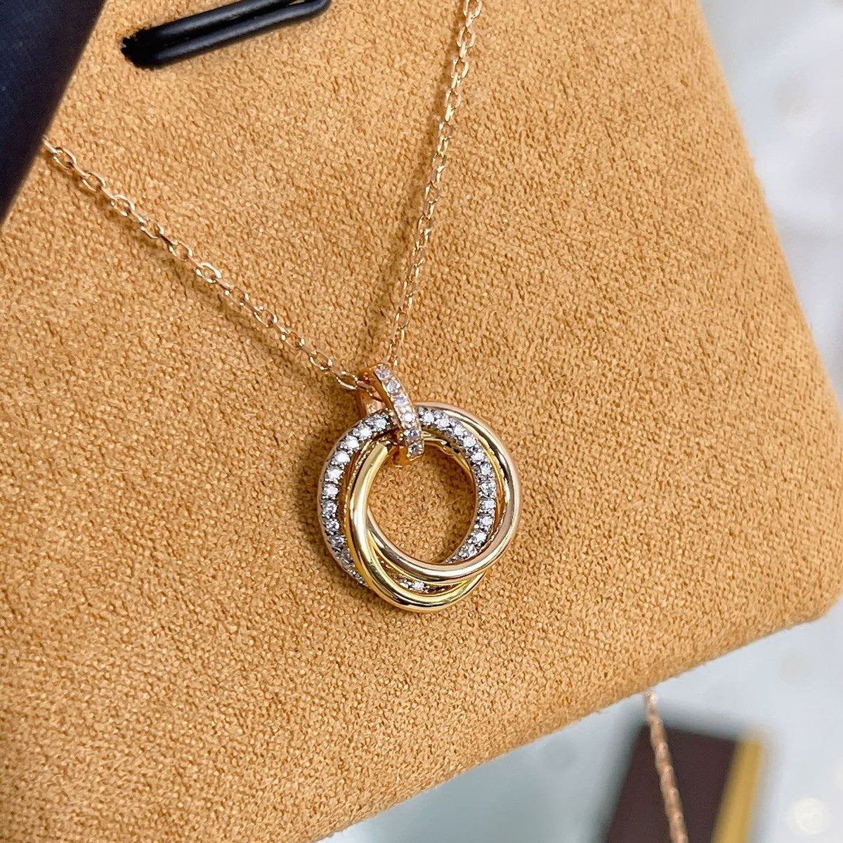 [Regalia Jewelry]TRINITY NECKLACE SILVER GOLD PINK GOLD DIAMONDS