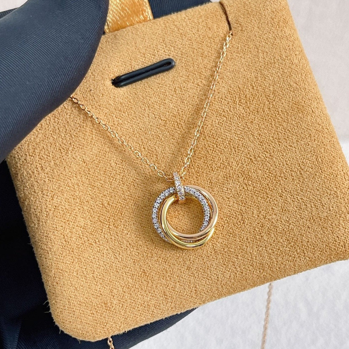[Regalia Jewelry]TRINITY NECKLACE SILVER GOLD PINK GOLD DIAMONDS