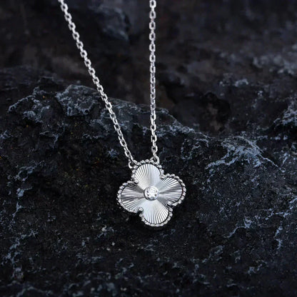 [Regalia Jewelry]CLOVER  15MM DIAMOND LASER NECKLACE SILVER