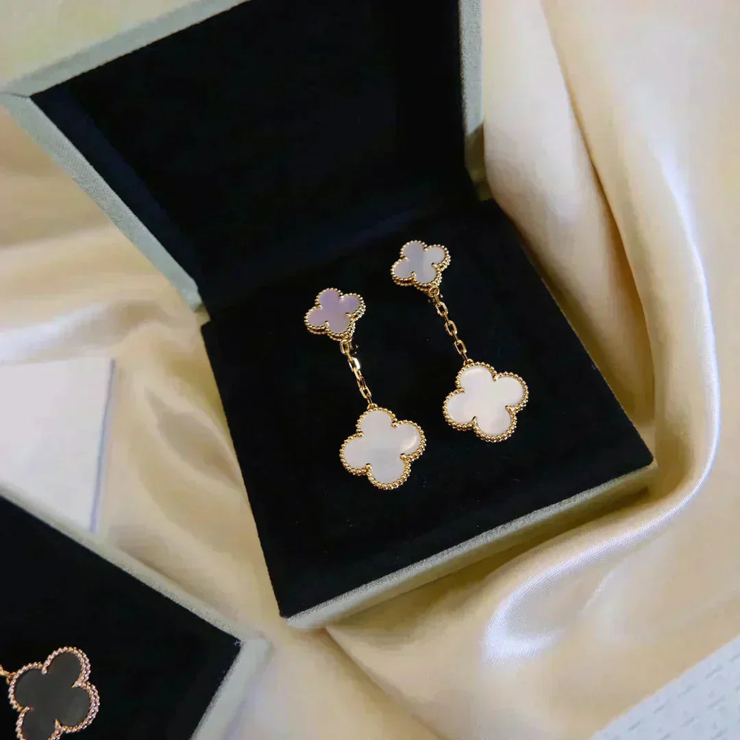 [Regalia Jewelry]CLOVER 2 MOTIF WHITE MOP EARRINGS