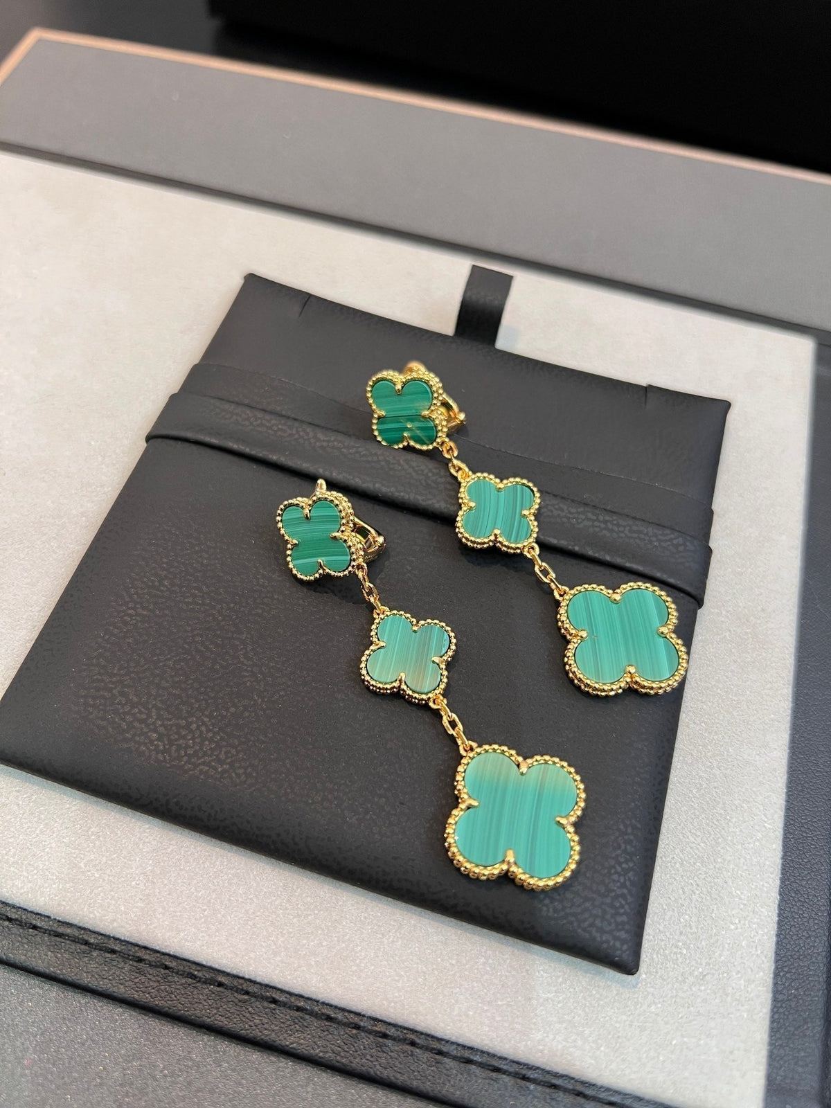 [Regalia Jewelry]CLOVER MALACHITE 3 MOTIFS GOLD
