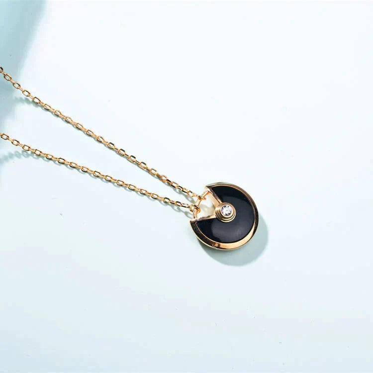 [Regalia Jewelry]AMULETTE GOLD CARNELIAN ONYX NECKLACE