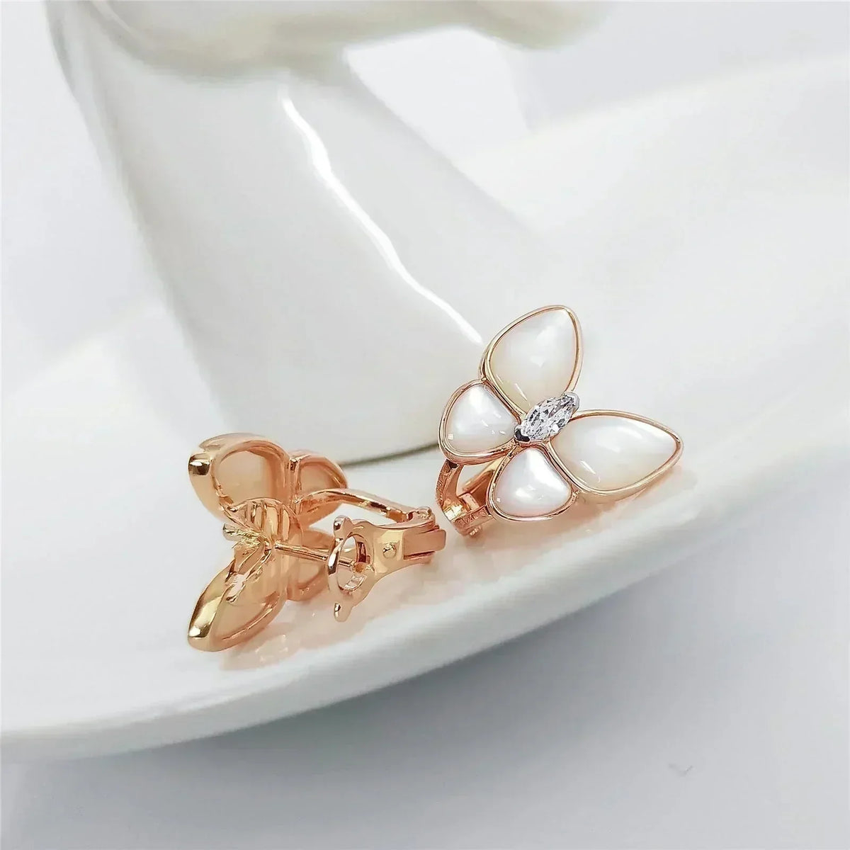 [Regalia Jewelry]BUTTERFLY MOP DIAMOND EARRINGS