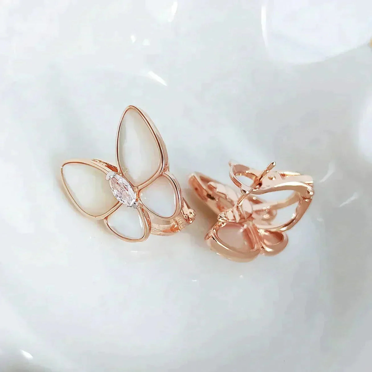 [Regalia Jewelry]BUTTERFLY MOP DIAMOND EARRINGS