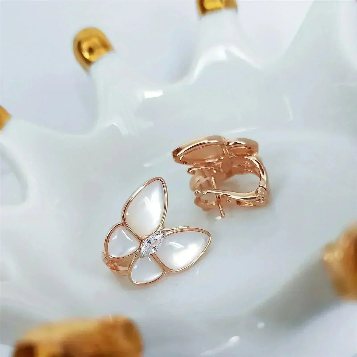 [Regalia Jewelry]BUTTERFLY MOP DIAMOND EARRINGS