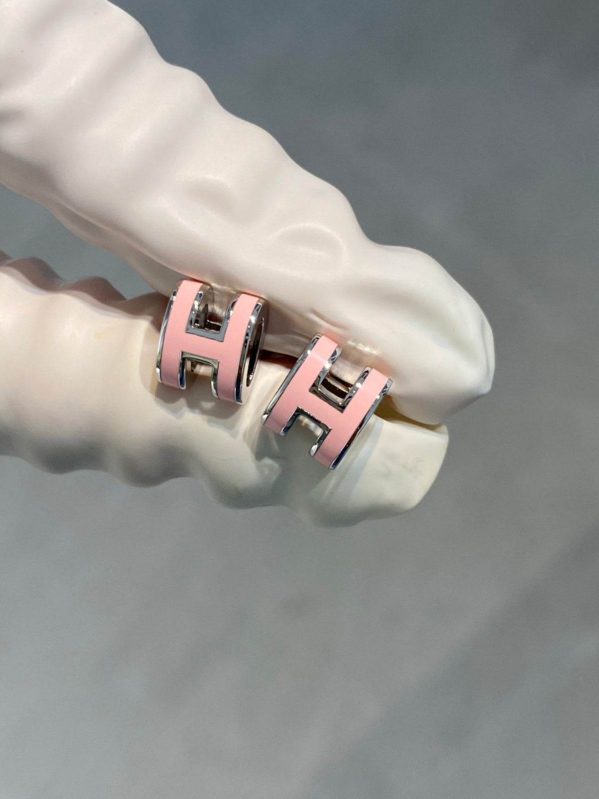 [Regalia Jewelry]MINI POP H SILVER EARRINGS PINK
