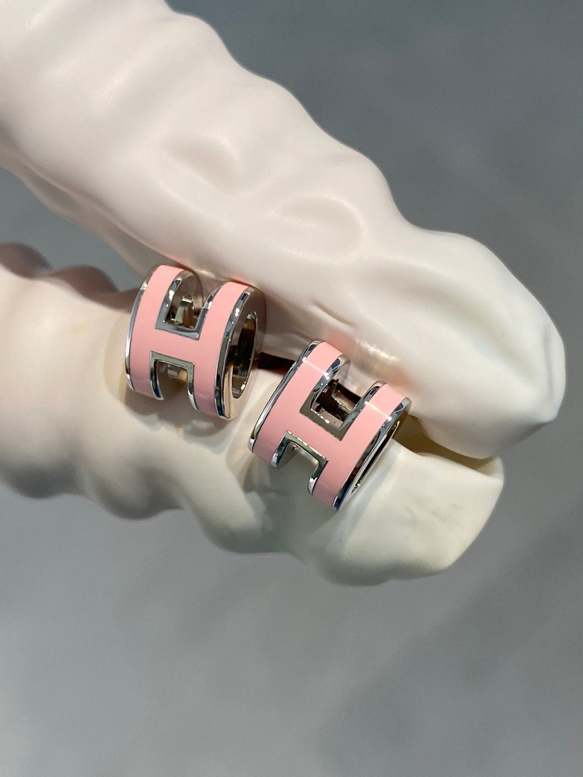 [Regalia Jewelry]MINI POP H SILVER EARRINGS PINK