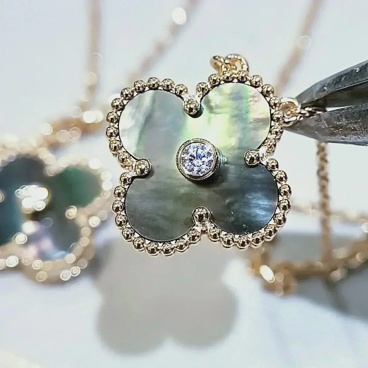 [Regalia Jewelry]CLOVER 15MM DIAMOND AND MOTHER-OF-GREY NECKLACE