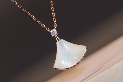 [Regalia Jewelry]DREAM NECKLACE WHITE MOP PINK GOLD 1 DIAMOND