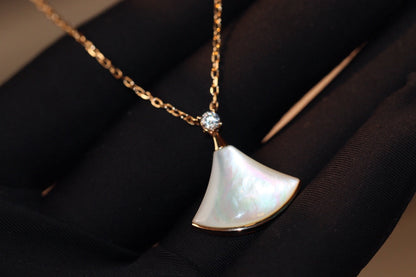 [Regalia Jewelry]DREAM NECKLACE WHITE MOP PINK GOLD 1 DIAMOND