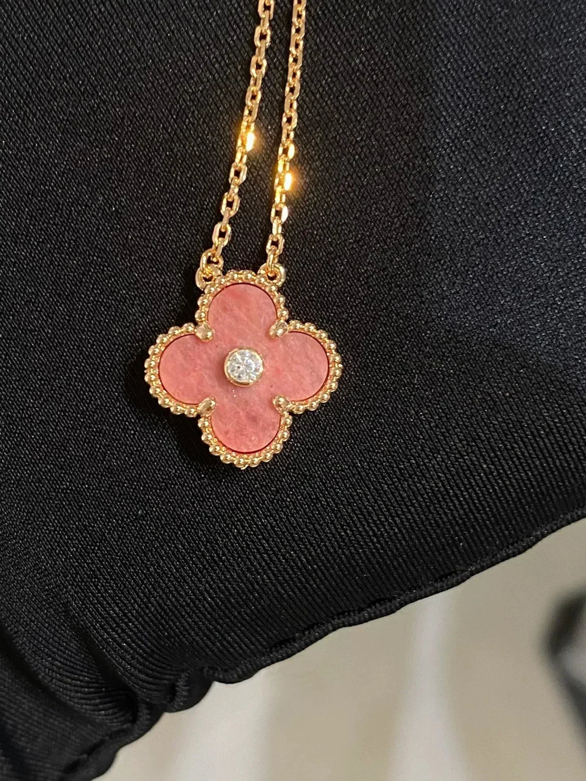 [Regalia Jewelry]CLOVER 15MM DIAMOND RHODONITE NECKLACE