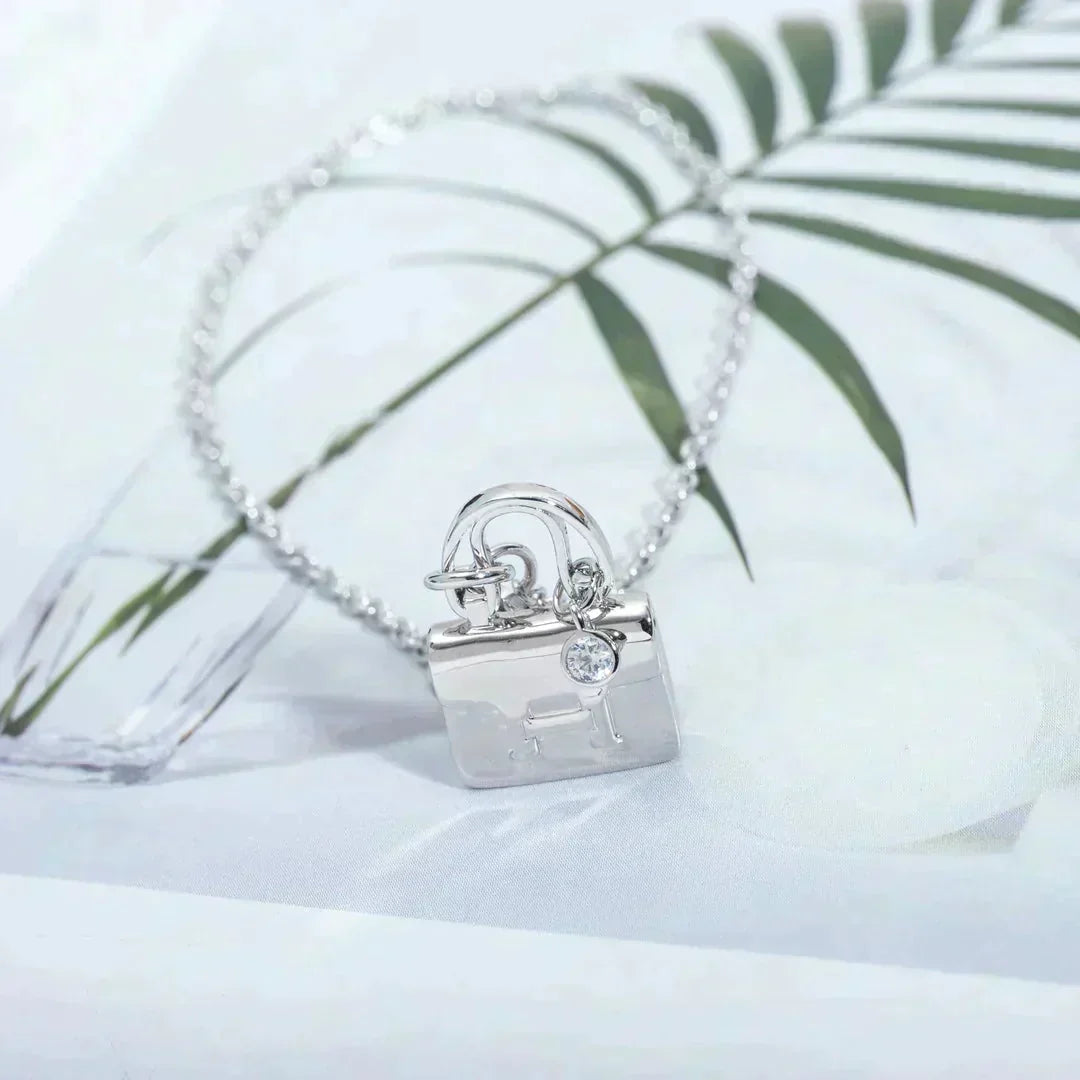 [Regalia Jewelry]AMULETTE PEDANT SILVER NECKLACE