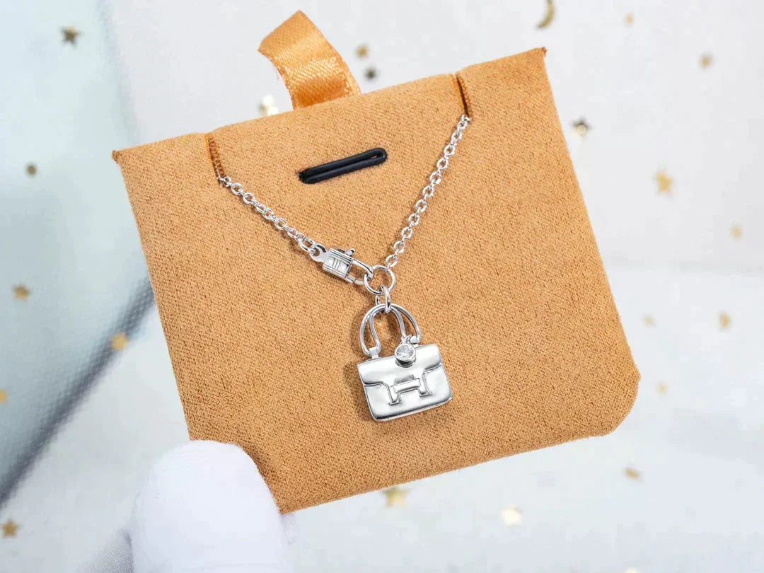 [Regalia Jewelry]AMULETTE PEDANT SILVER NECKLACE