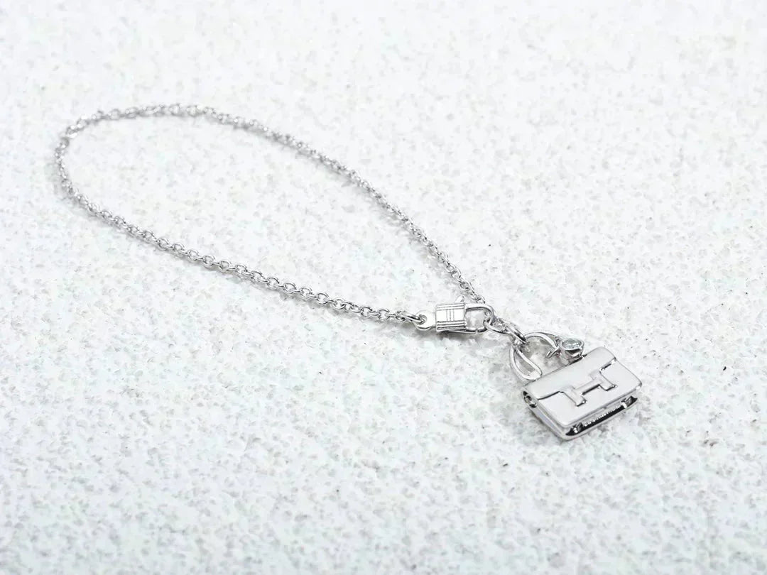 [Regalia Jewelry]AMULETTE PEDANT SILVER NECKLACE