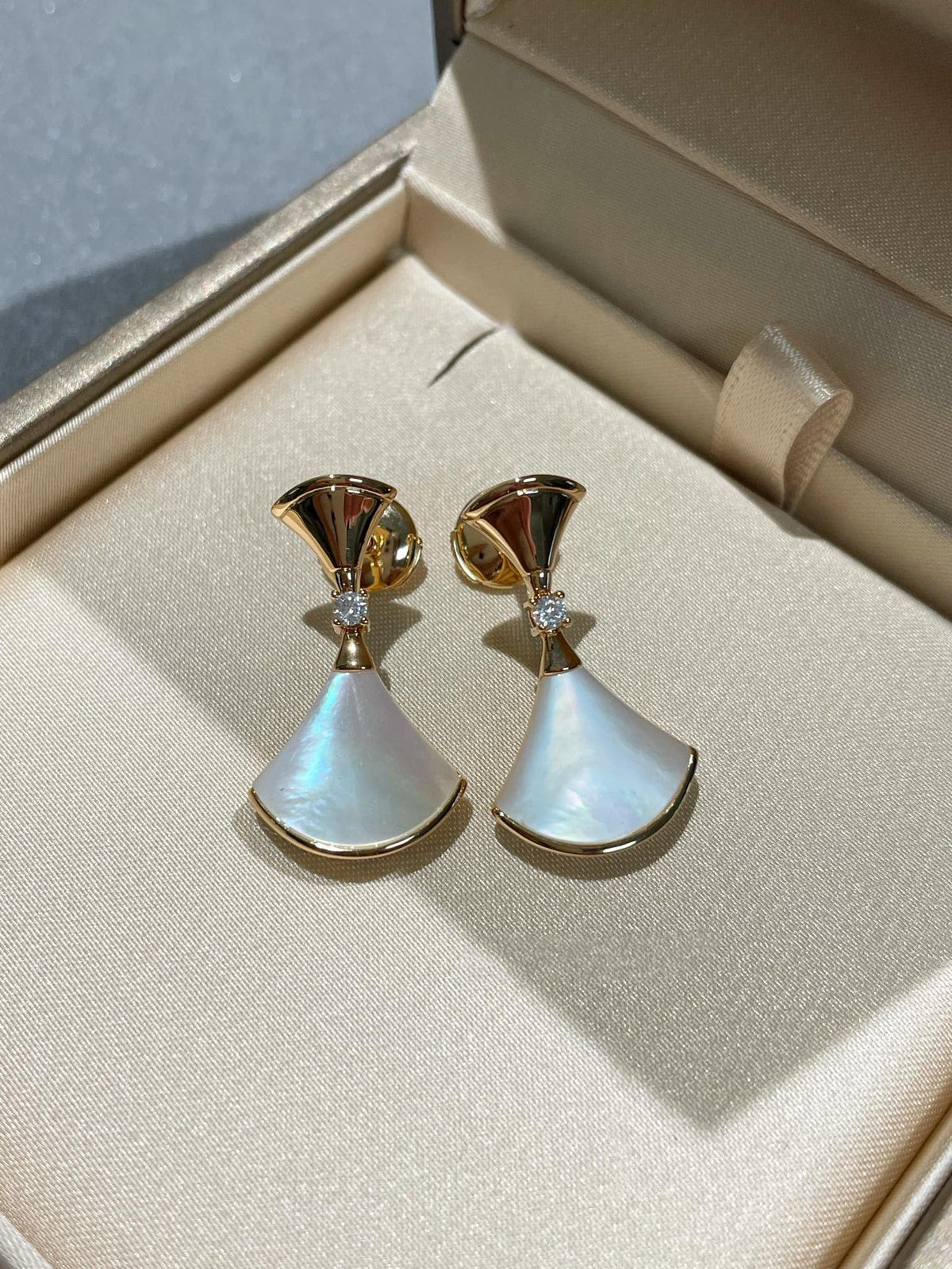 [Regalia Jewelry]DREAM MOP 1 DIAMOND EARRINGS