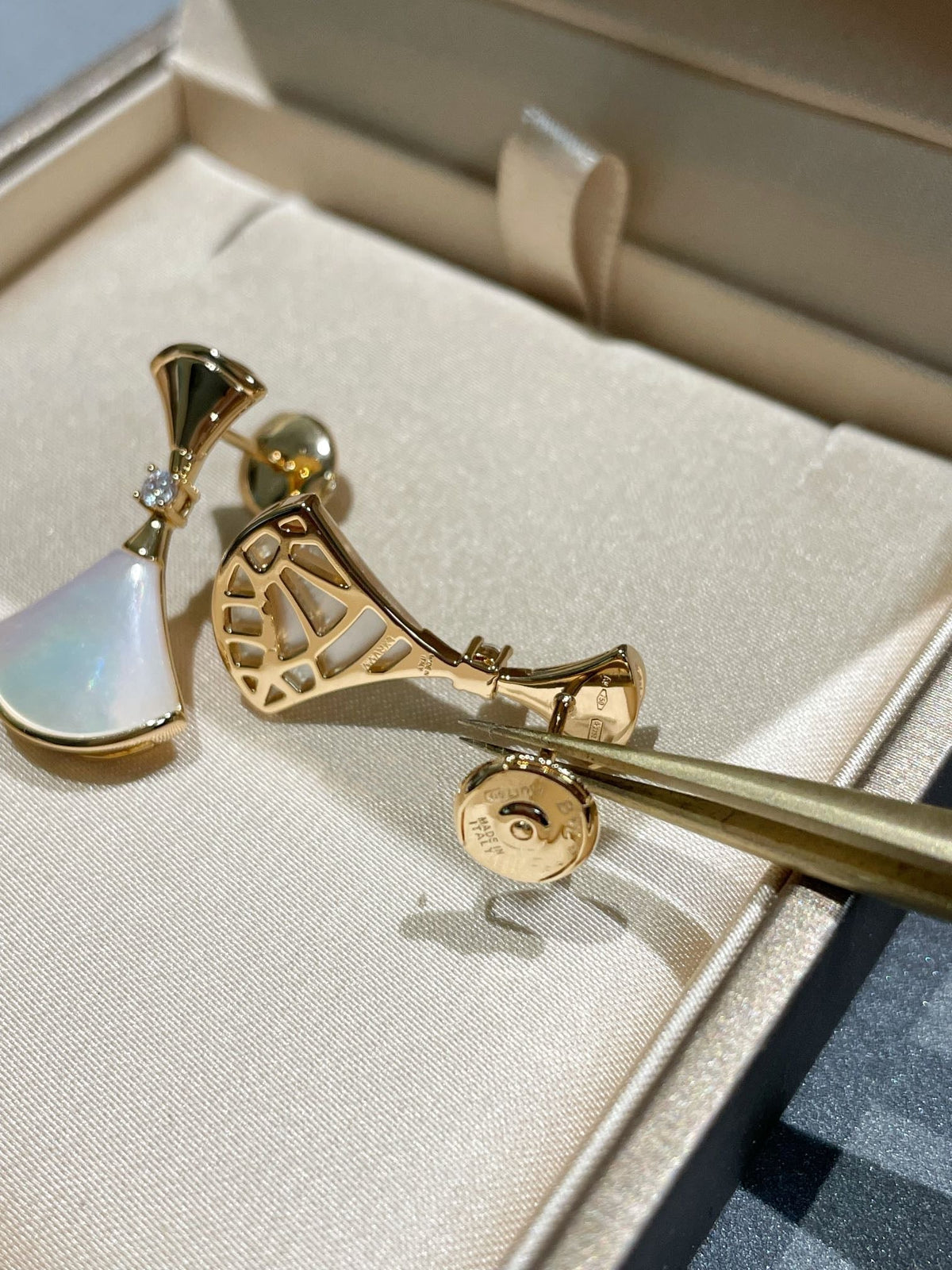 [Regalia Jewelry]DREAM MOP 1 DIAMOND EARRINGS