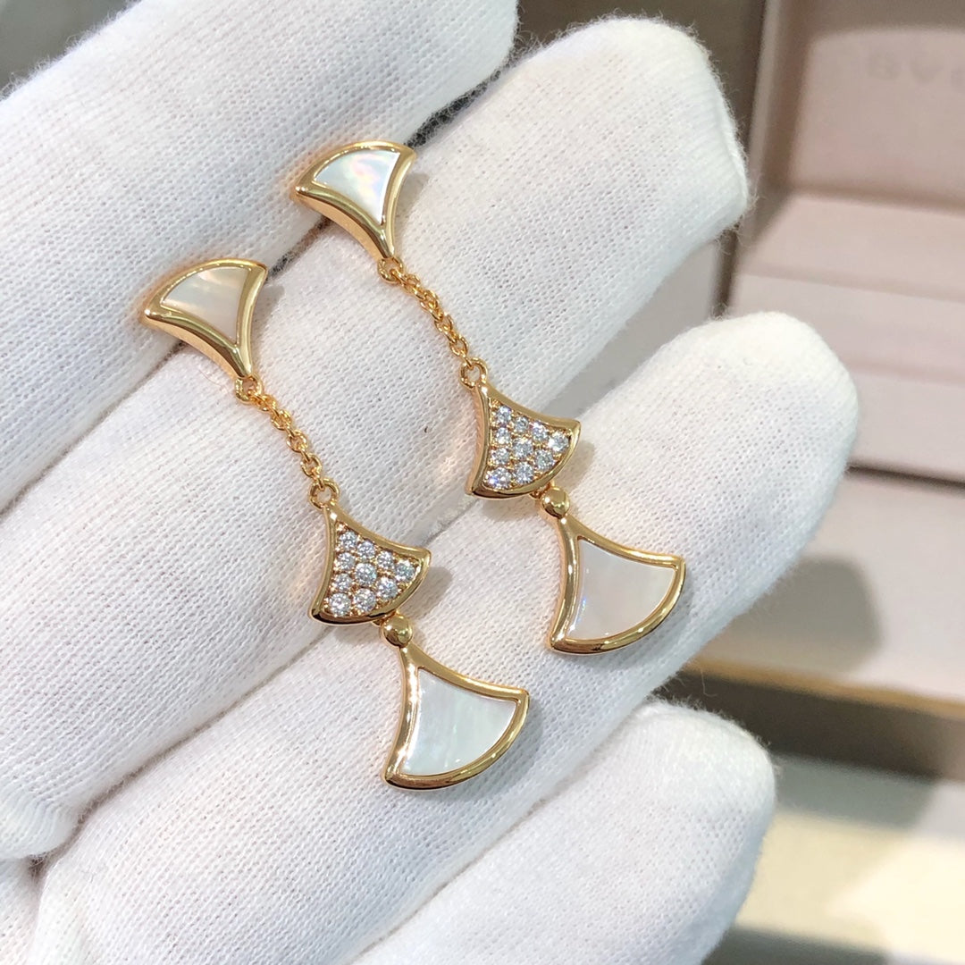 [Regalia Jewelry]DREAM EARRINGS 3 MOTIFS DIAMOND MOP PINK GOLD